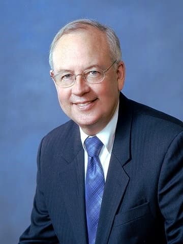 Dean Kenneth Starr